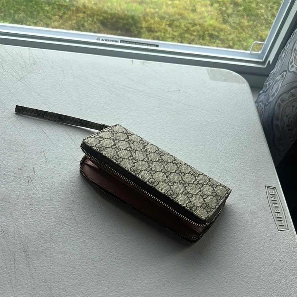 NEW Cream and Black Key Card Holder
